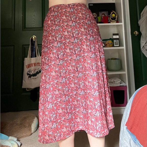 Floral Twik long skirt from Simons, size L - Picture 3 of 3